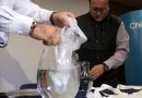 Des Chiliens présentent des sacs solubles dans l’eau non polluants