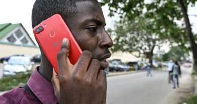 CÔTE D’IVOIRE: UN « SUPERPHONE » À COMMANDE VOCALE EN LANGUES AFRICAINES POUR ANALPHABÈTES